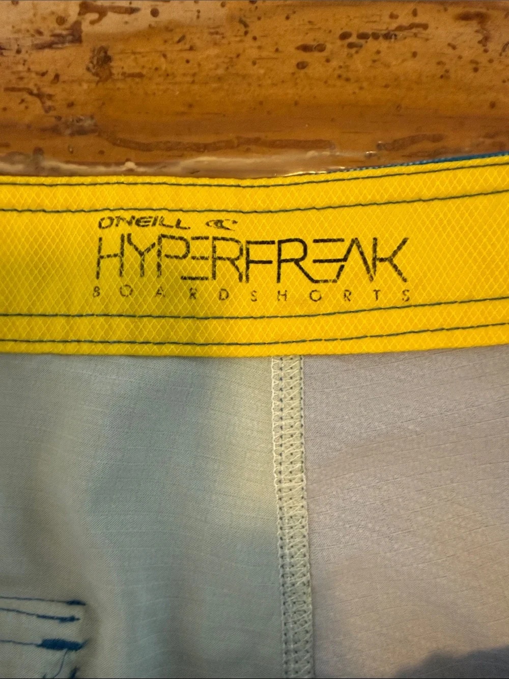 O’Neill Men's Blue & Yellow Colorblock Swim Trunks